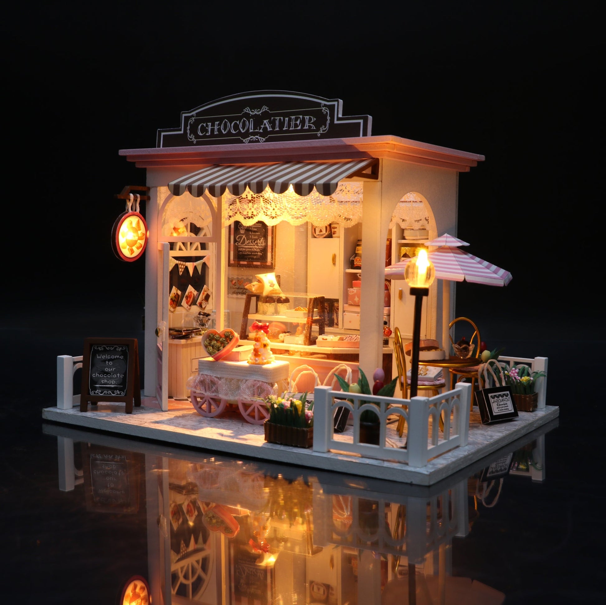 Chocolate shop - Assemblr