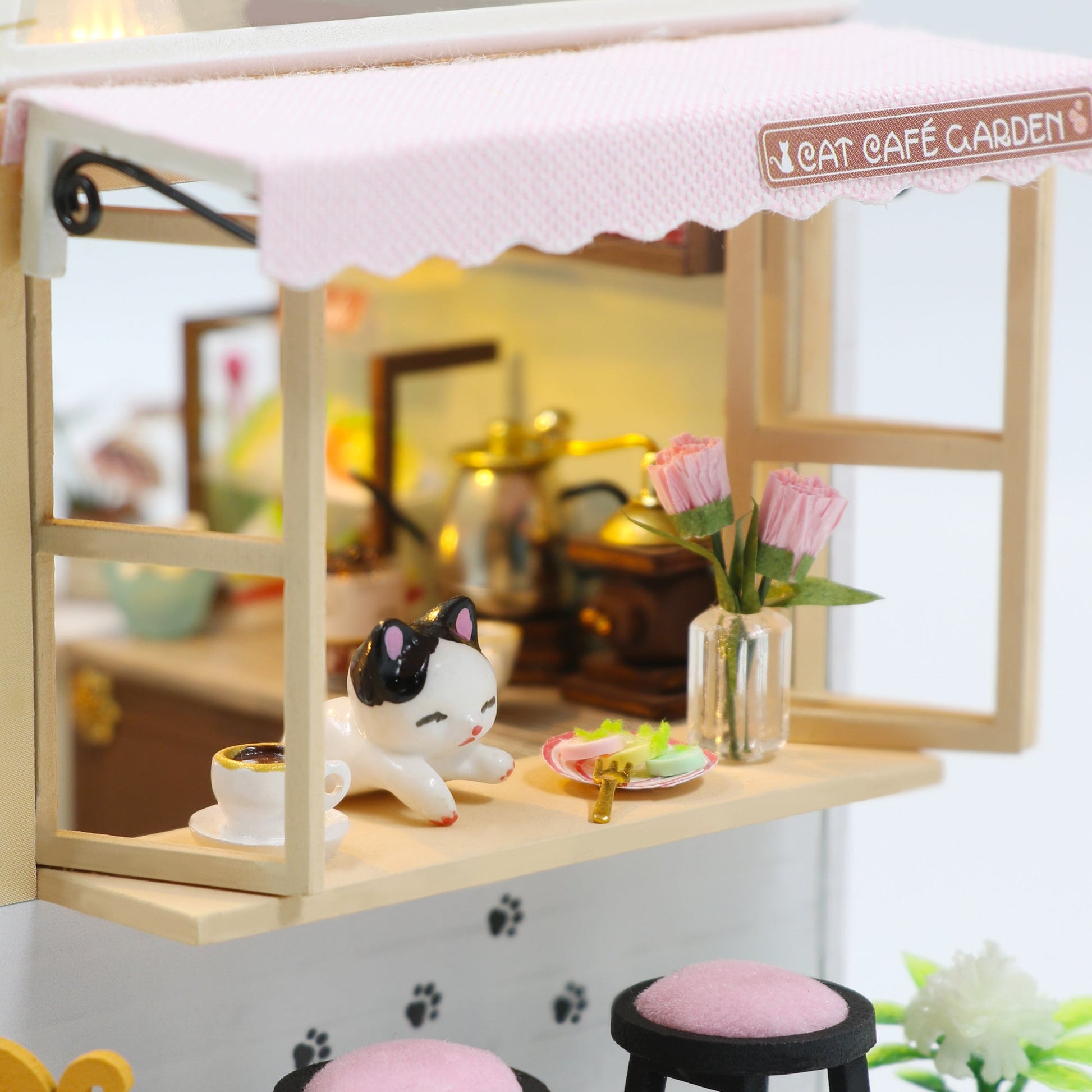 Katten Cafe - Assemblr